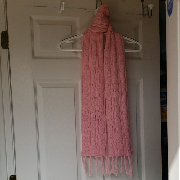 Light Pink Scarf with Ribbed Texture and Fringes - Picture 8 of 8